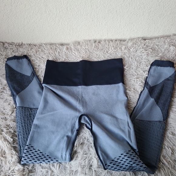 Spanx Look At Me Now Seamless Moto Leggings in Blue Women's Size Small - Picture 8 of 10